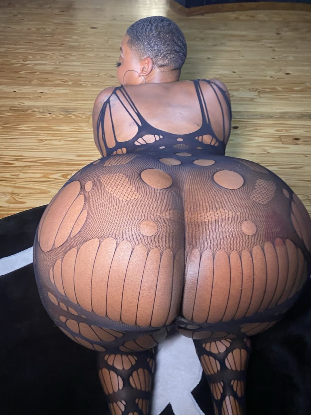Click to view full size Chunky black bitch with a 40 oz booty