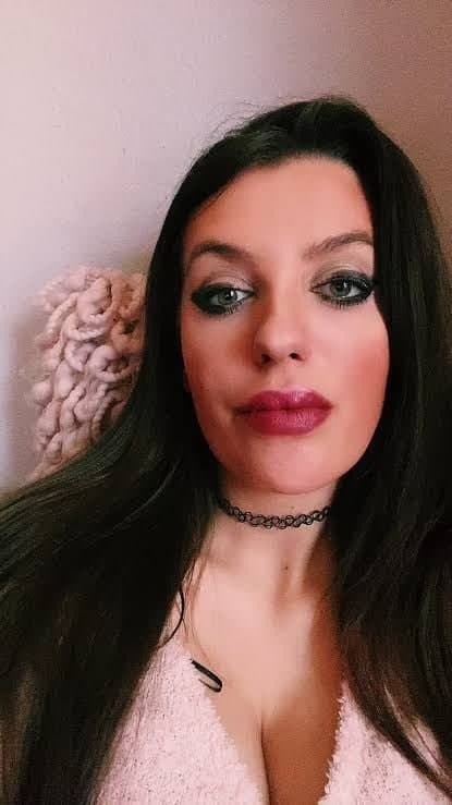 Hot cheek waiting for fun ?????