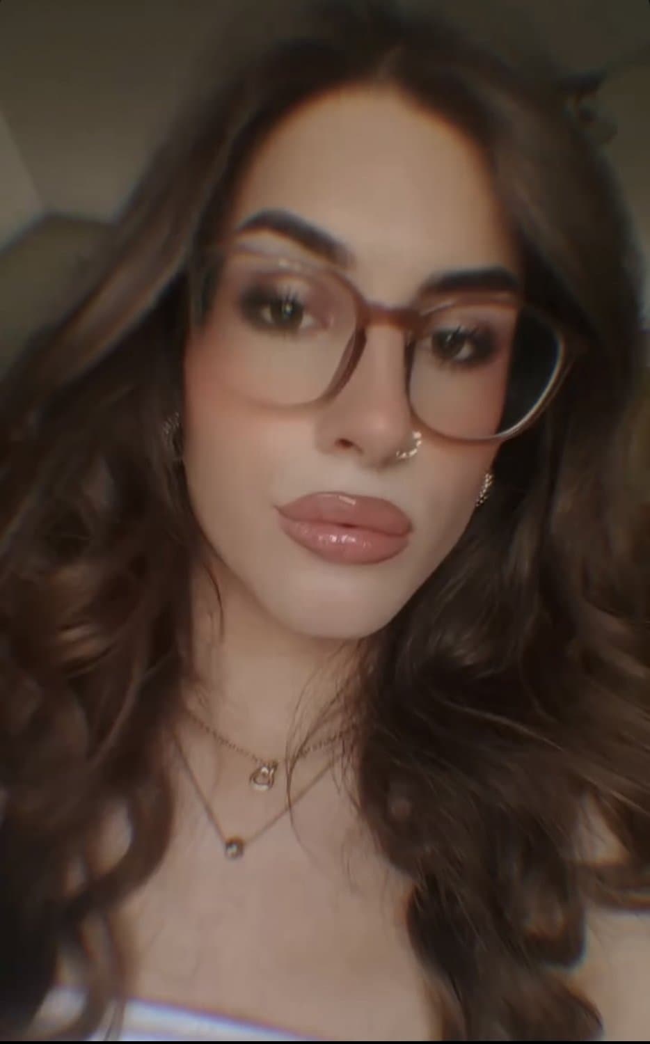 Transgirl gets a handjob on first date untill she cums and shoots a big load