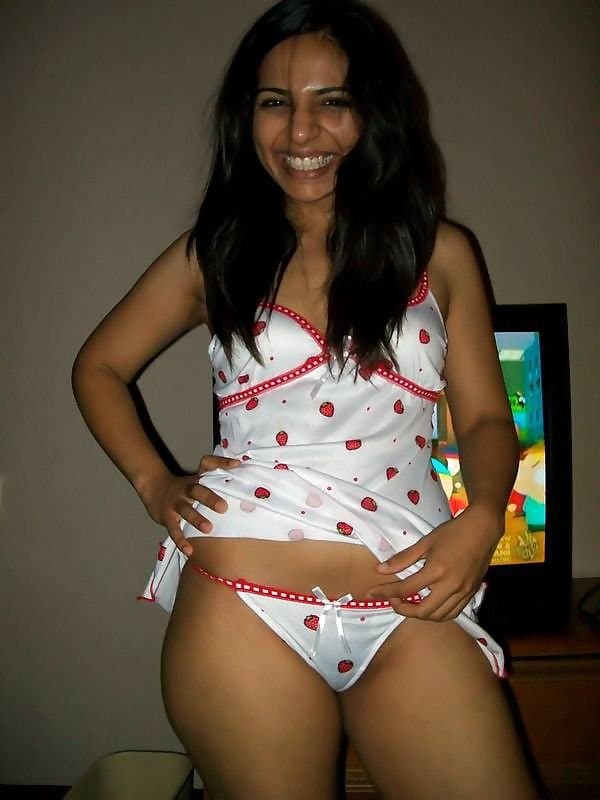 Indian girlfriend flaunting in her newly gifted nighty