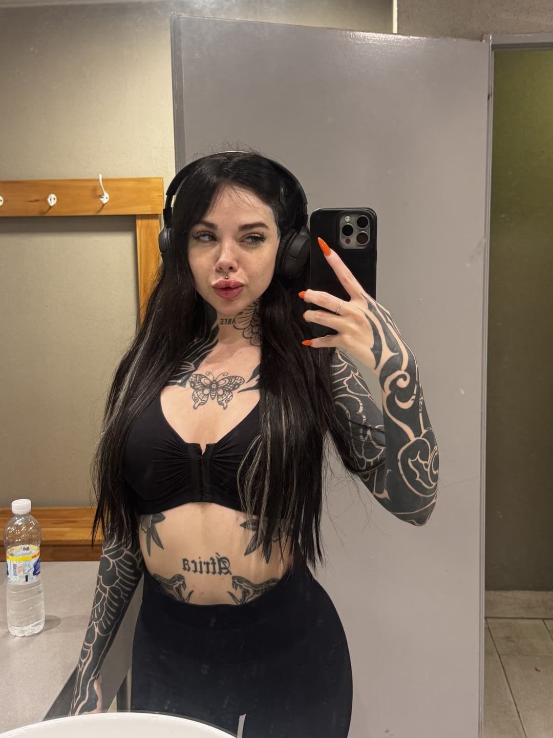 Wanna lick my tattooed pussy tonight Daddy