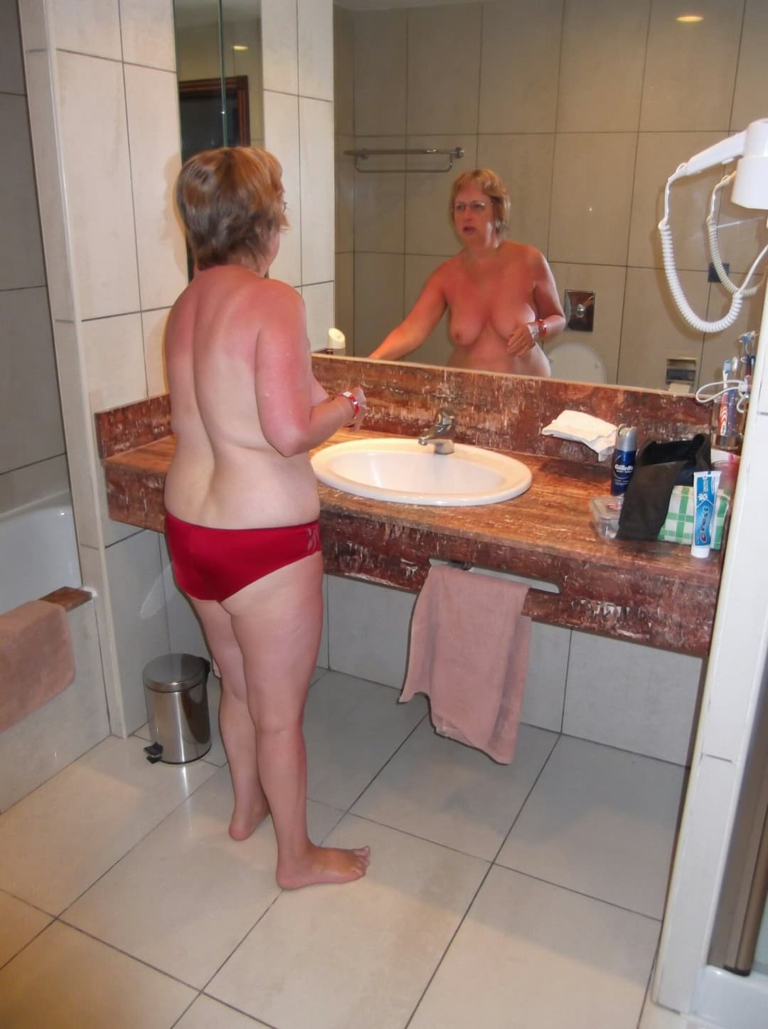 Candid pics of housewife Jen