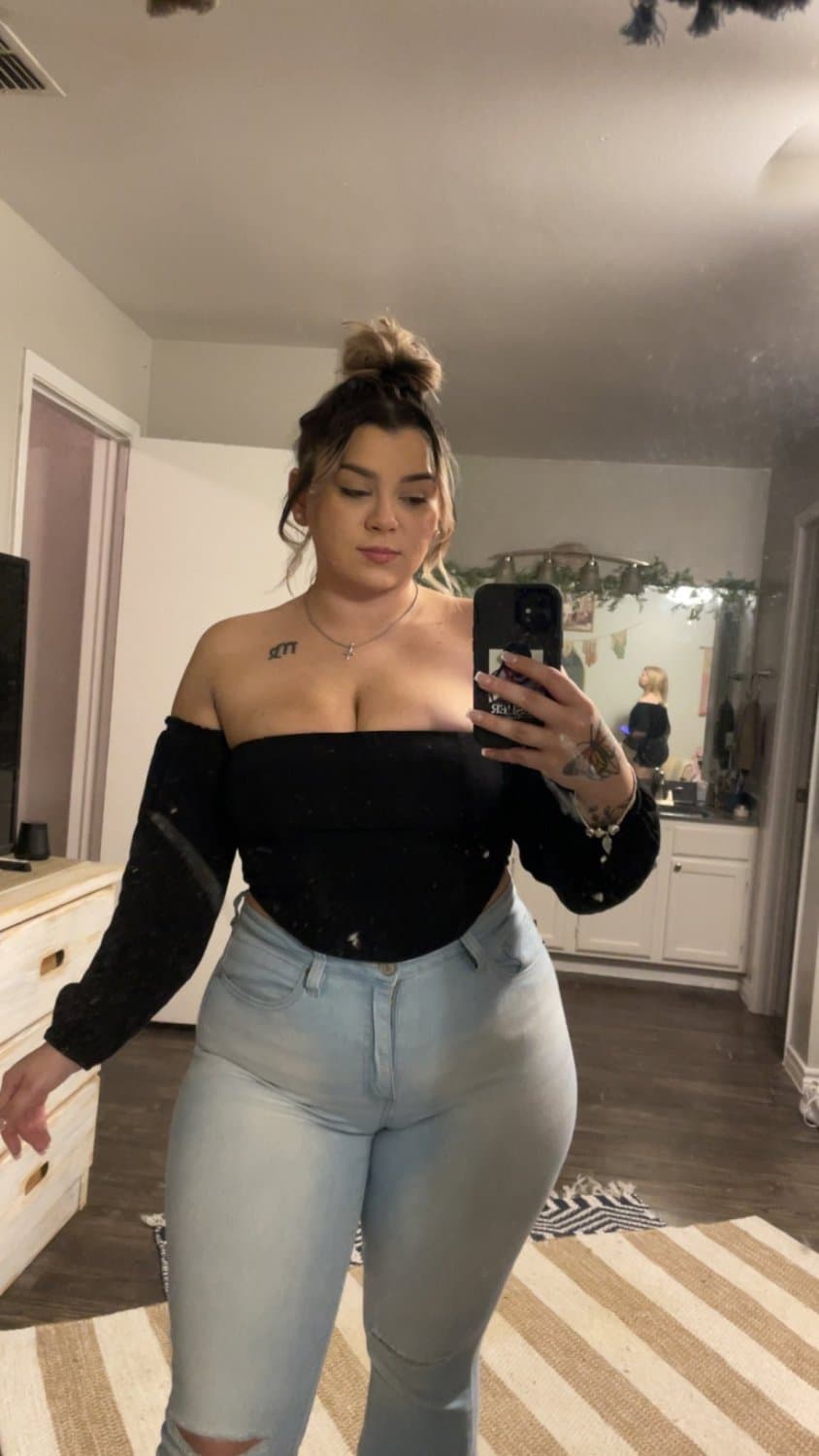 @karifrances13 on twitter, ive been edging and gooning to her for the last 3 months