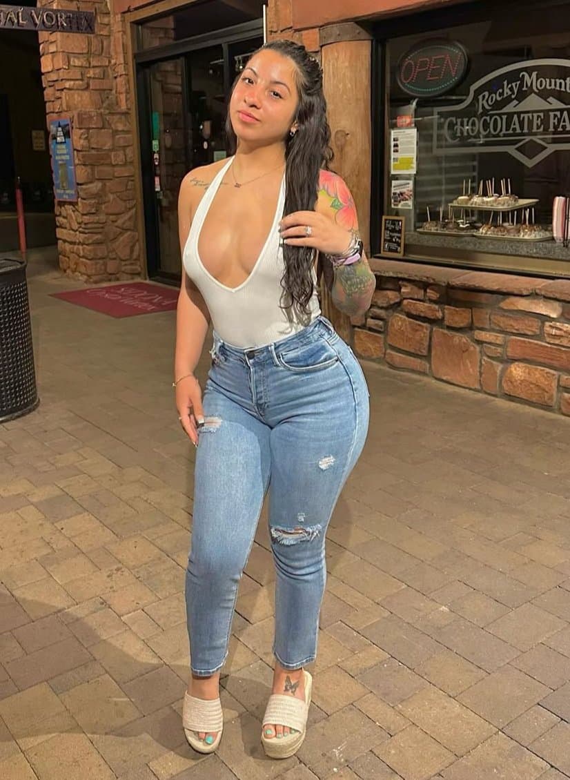 Click to view full size Leanna Lenee (travis hunter gf)