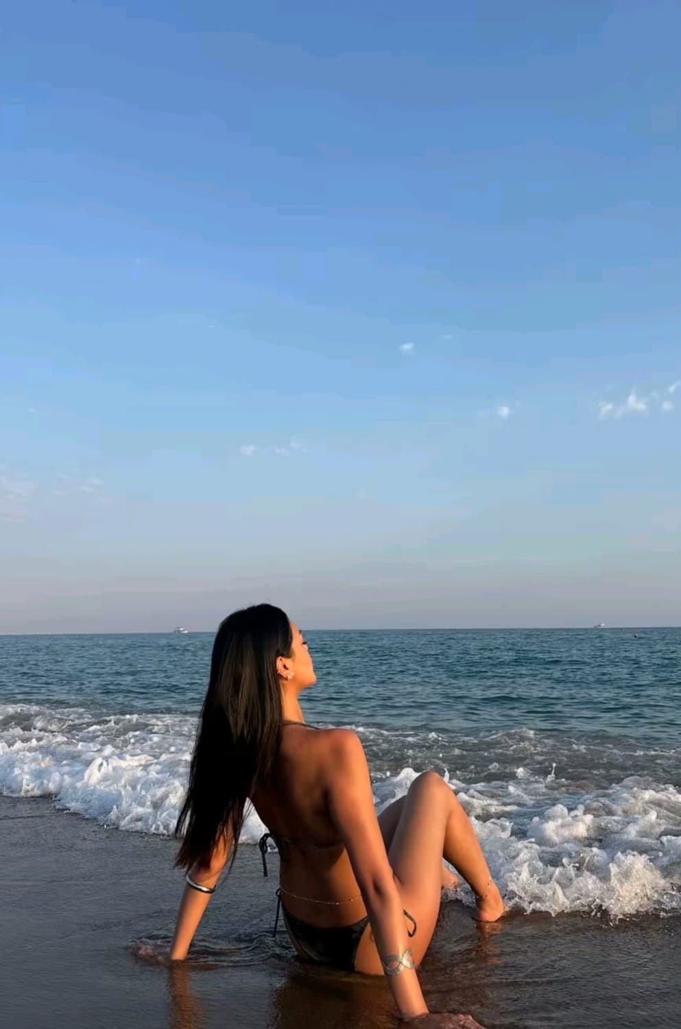 pelacur mungil asian yang akan kuhancurkan