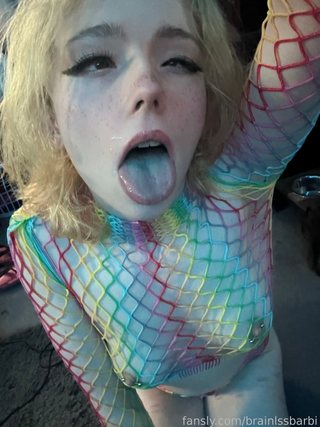 Braces bimbo slut shows feet