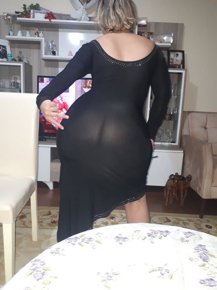 Click to view full size Arab milf Show her boobs and booty ???