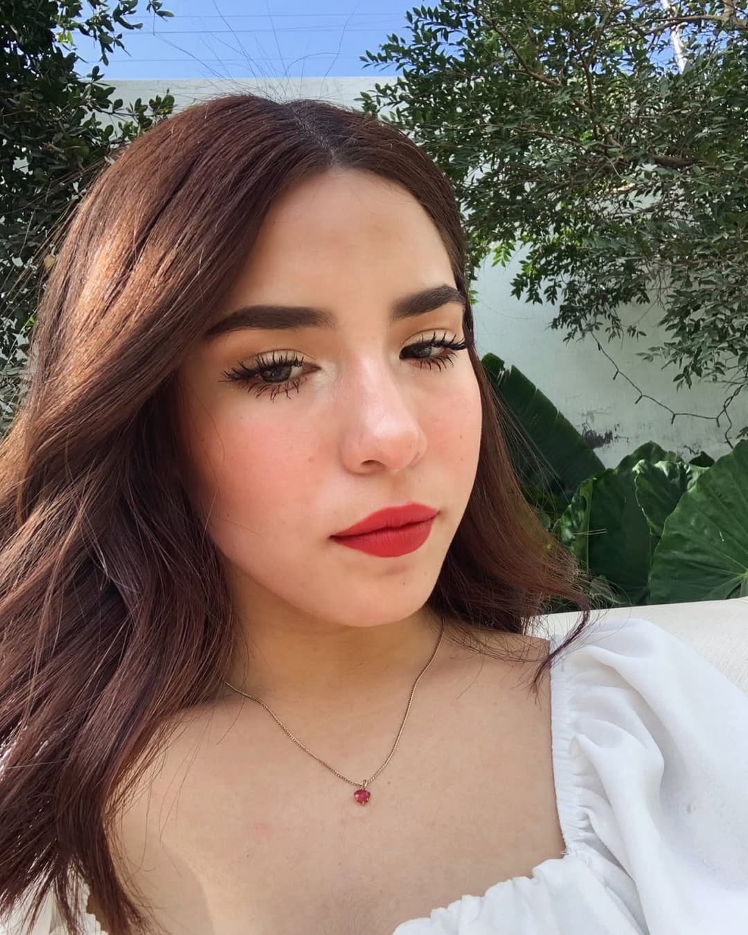 Más de ella casi 20 años.