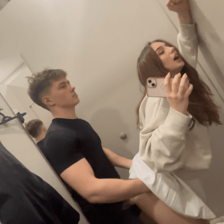 Doggystyle in changing rooms ends in huge cumshot
