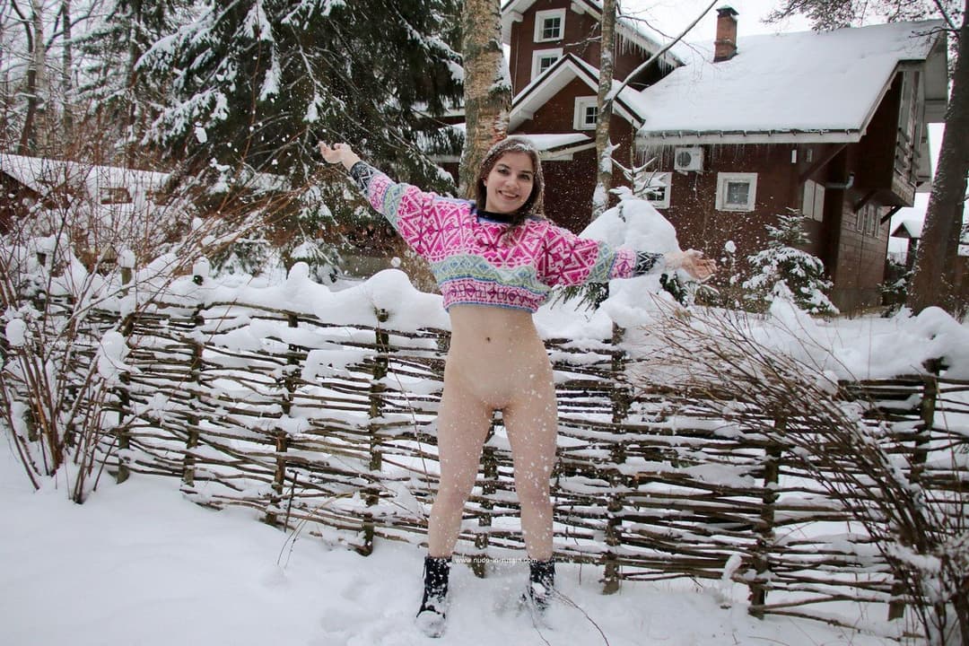 Bottomless Girls in Public 5