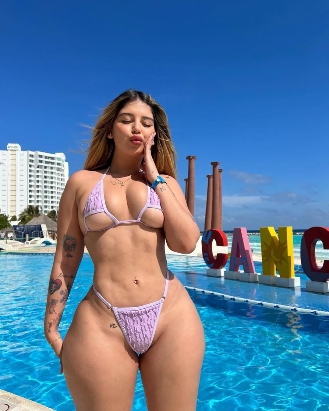 I love Isabella Fat plump ass sm ??