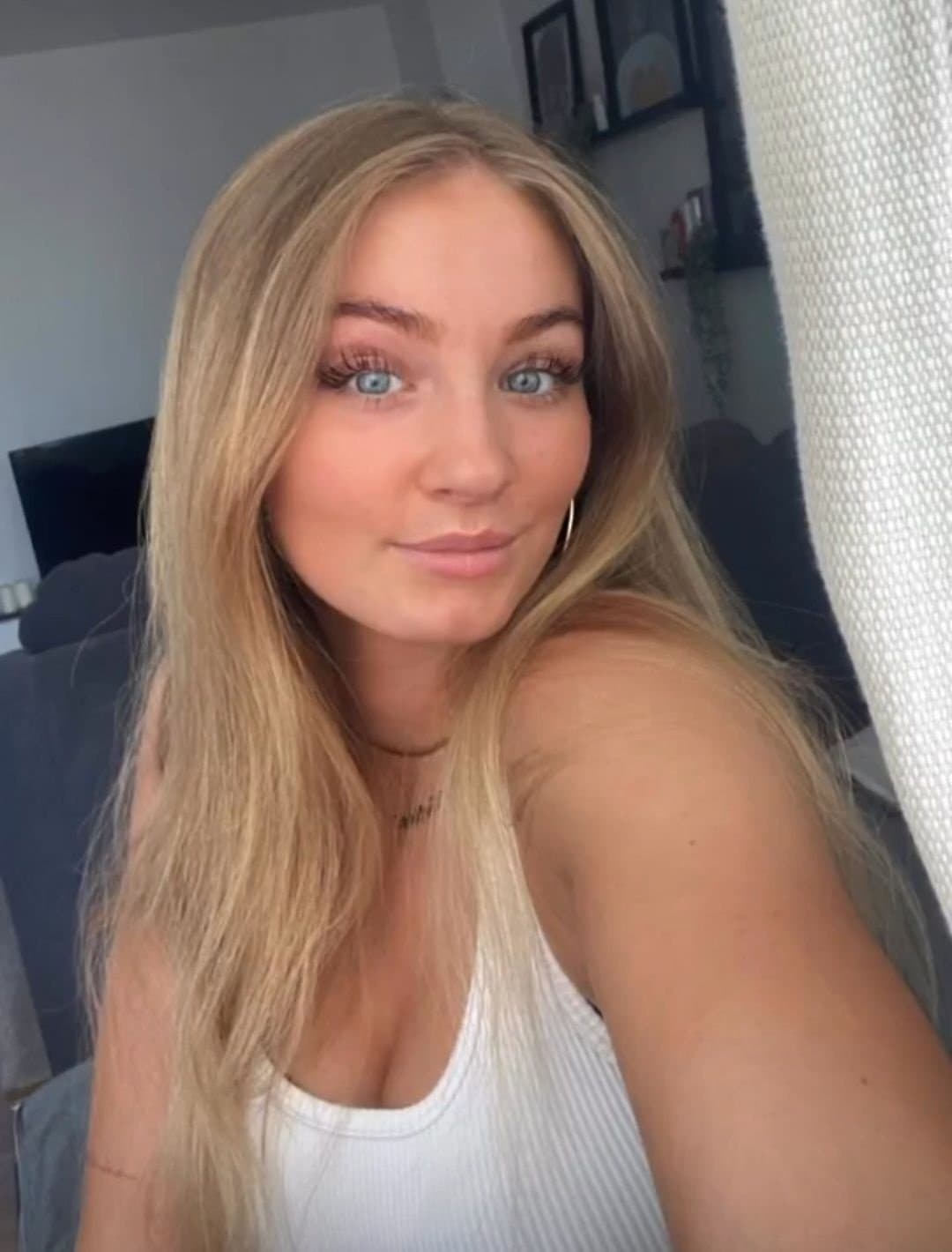 Hot Ger Bimbo 2. What are your fantasies? Dm me or comment.