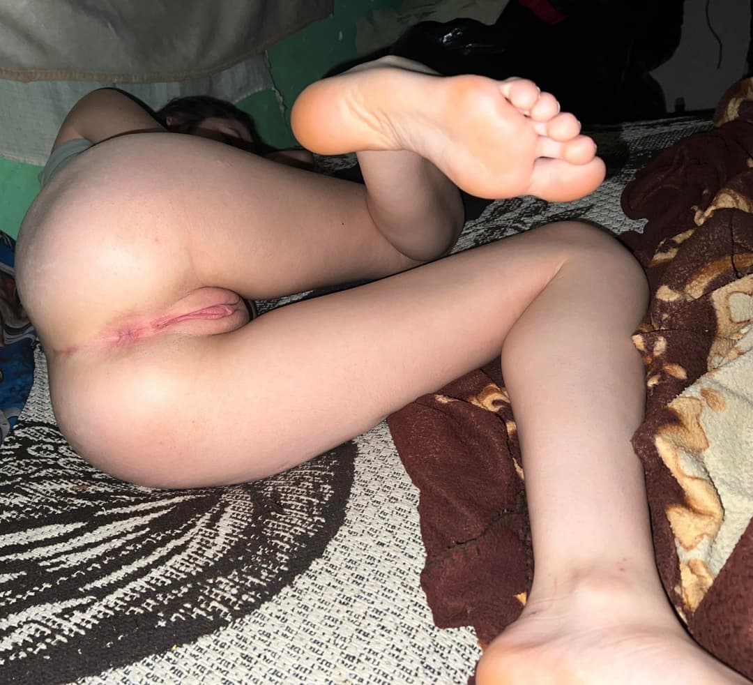 Miranda mi otra prima desde que le dije que me gustaba me deja tomarle fotos a su cola rosita