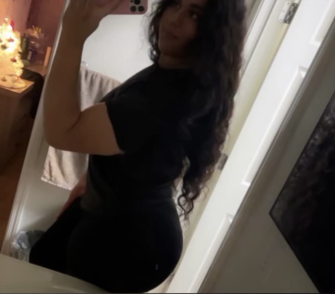 Sexy NRI Indian teen with ugly face but biggest ass ever ??