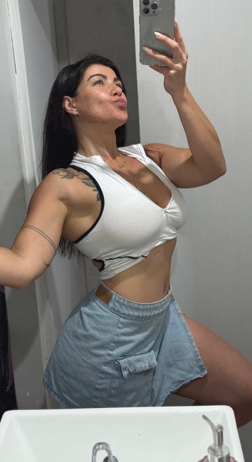 Just a fit girl with a strong body and a dirty mind ??