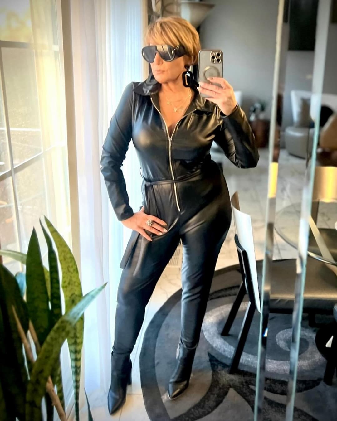 Thick Gilf flight attendant 2