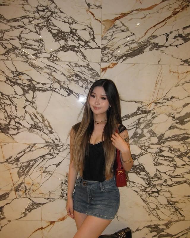 Sexy petite ABG teen Leilani