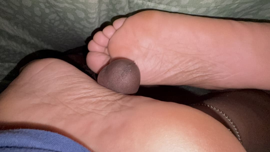My wife giving me a mind blowing sideways solejob