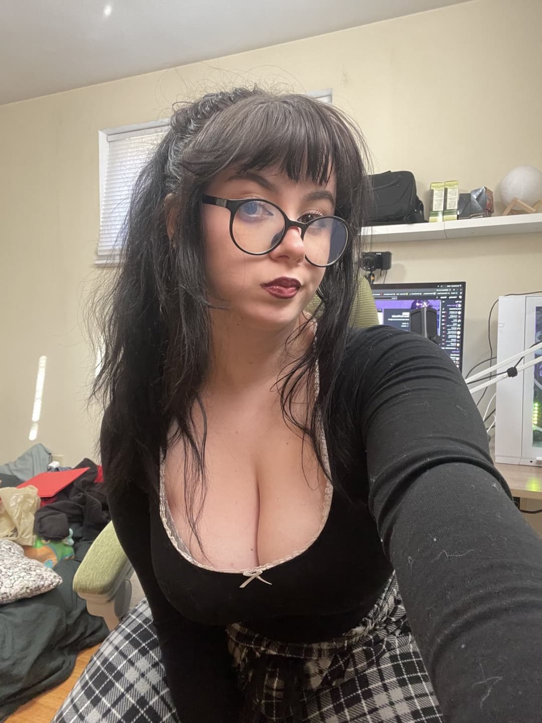 chubby goth babe