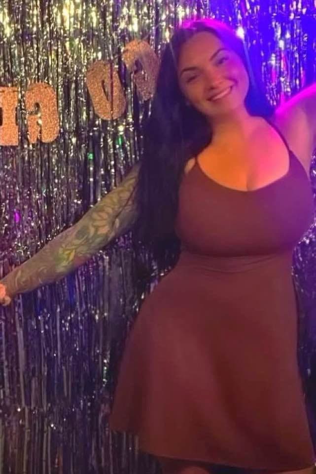 hot mom saw my big bulge and wanted me to rate her,hmu on kik: hung_n_veiny for big cock