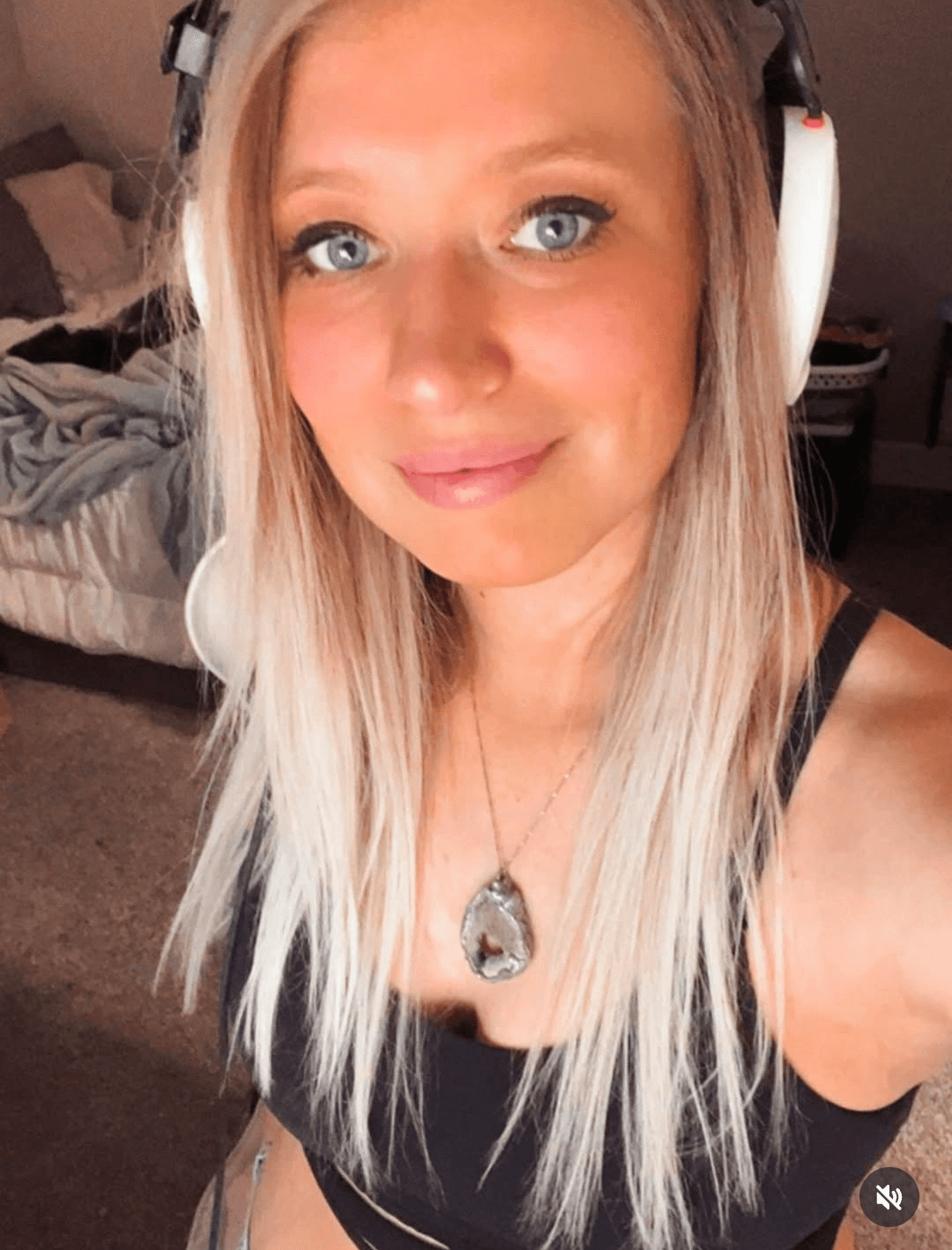 Stupid Dungeons and Dragons nerdy slut definitely needs locked up in a dungeon. Look at that face.?