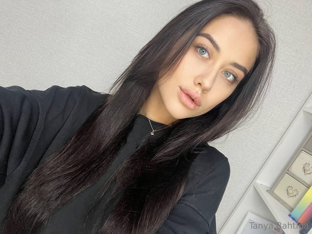 A study in contrasts: soft light, strong tattoos ✨✨✨ ┴ɐuʎɐqɐɥʇᴉuɐ