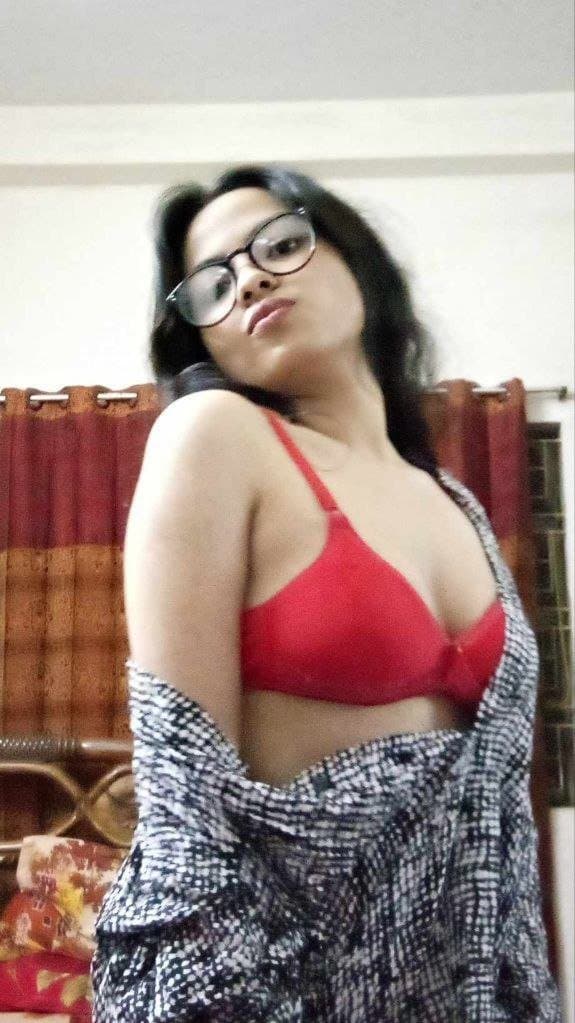 sexy Indian figure Hijab cute and sexy face giving blowjob and getting fucked leaked pics
