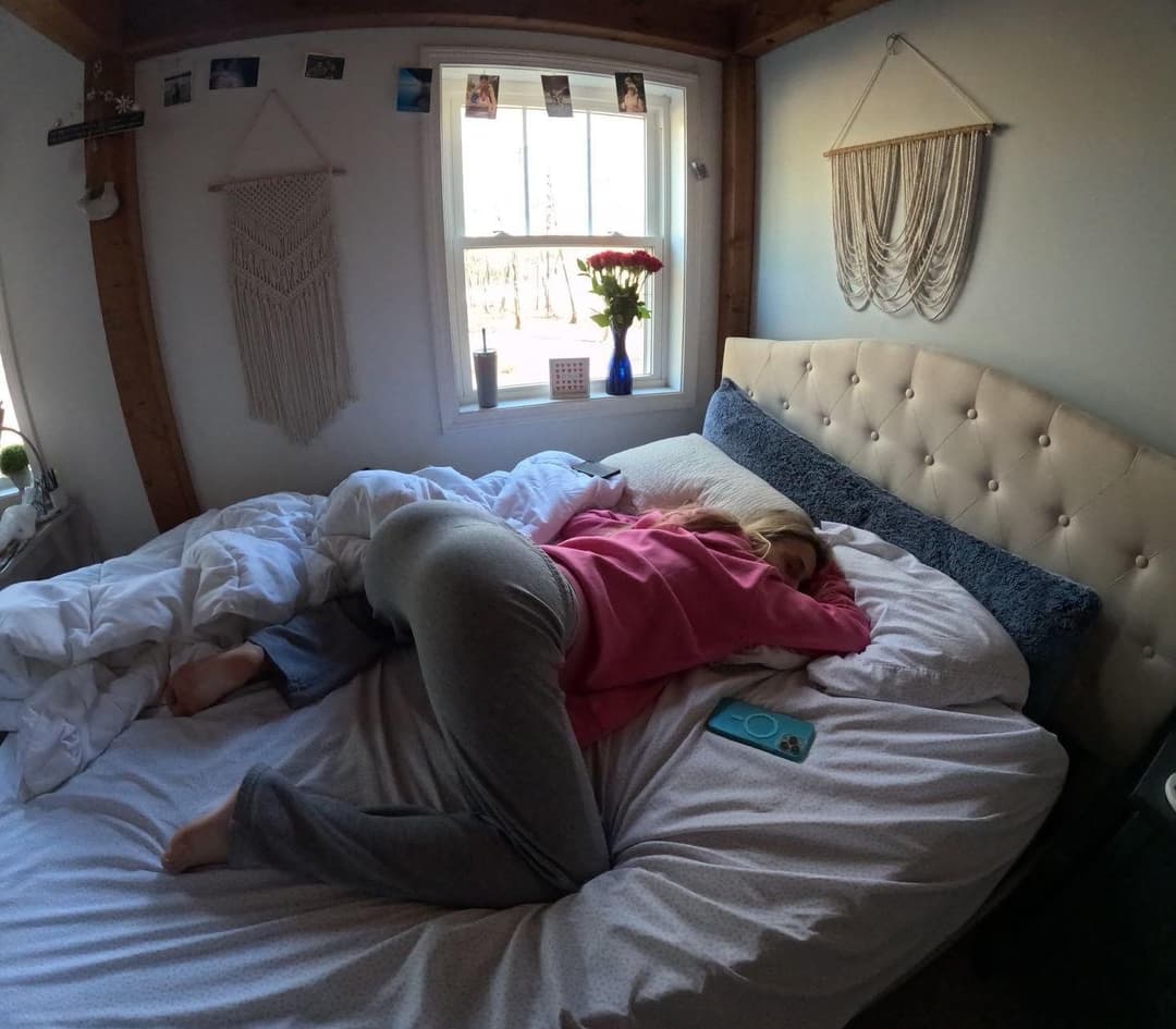 This is one crazy college girl lads!