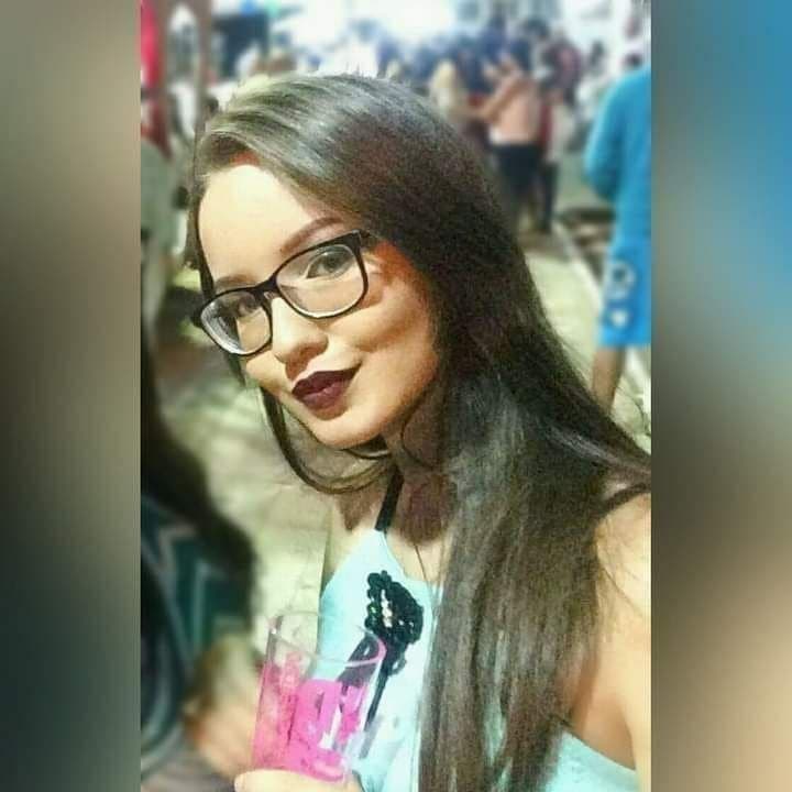 Vazada Novinha Branquinha chapou no baile virou putinha do bonde