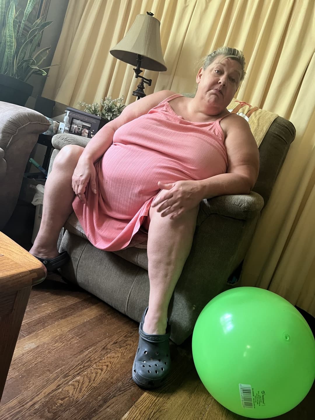 Real ssbbw mom candid too fat to stand and cook but fat enough to fuck