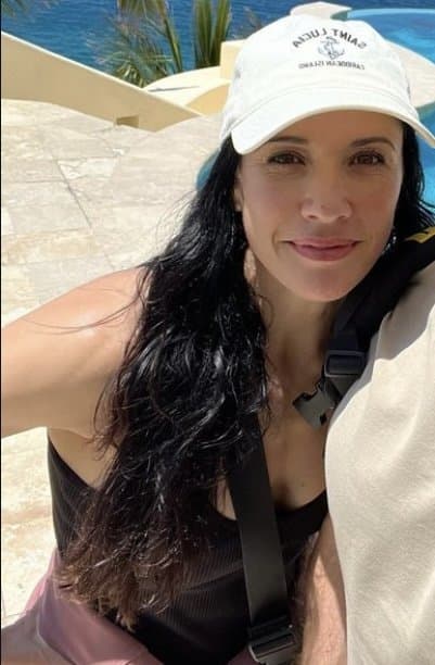 46 year old gorgeous milf celebrates divorce by taking bbc while friend films