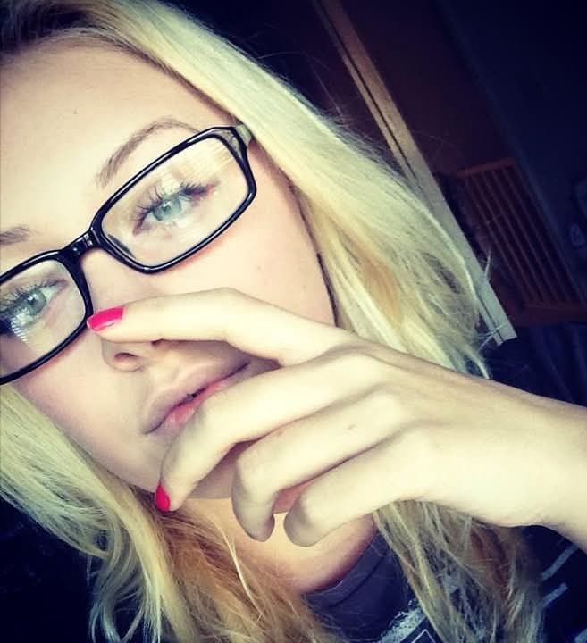 UK blonde pussy play with meaty pussy lips