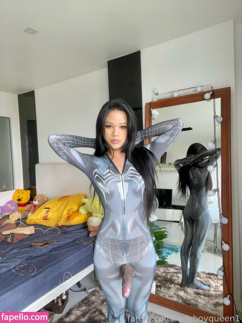 Beautiful Thai Ladyboy with Big Dick - Queen