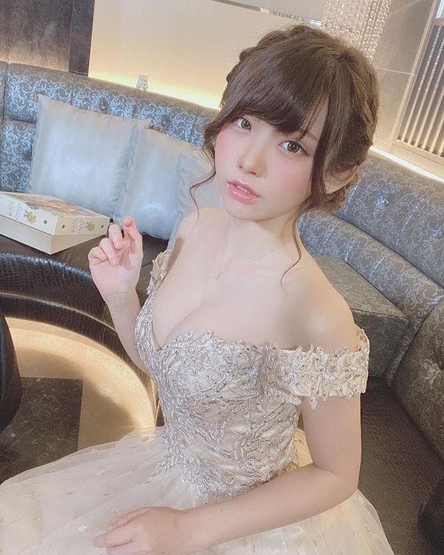 ENAKO RIN: these Japanese Cosplayer worth the waste of your offspring/ baby oil housed in your balls