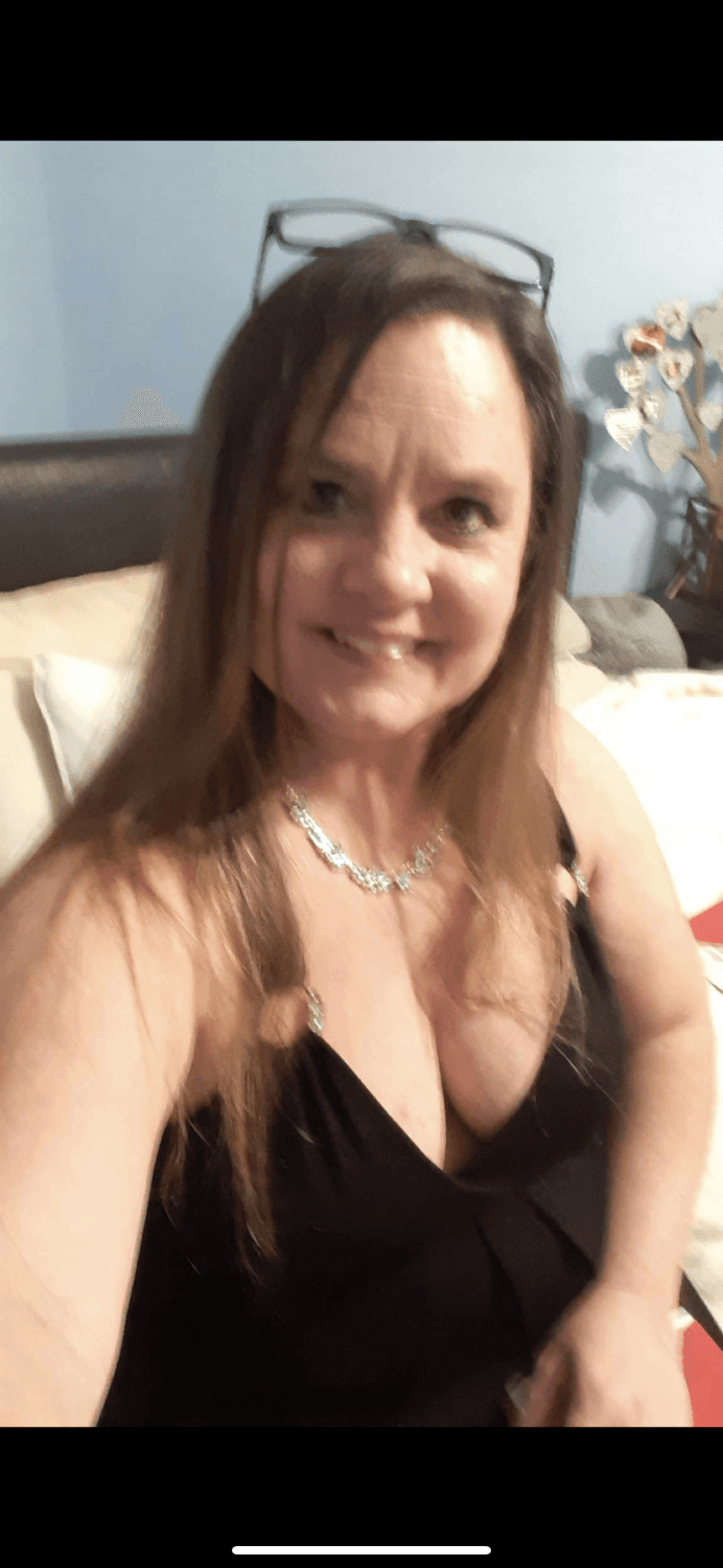 MILF COP GONE WILD ??️