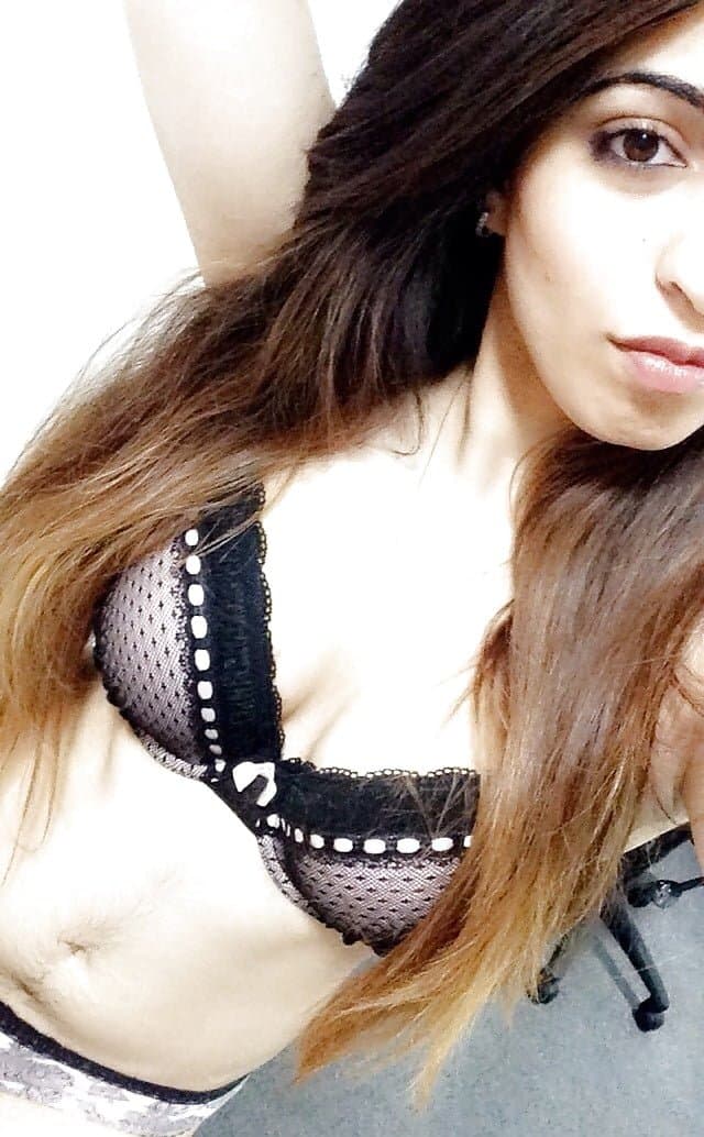 Hot Beautiful Desi Indian Slut Nude Selfie Leaks