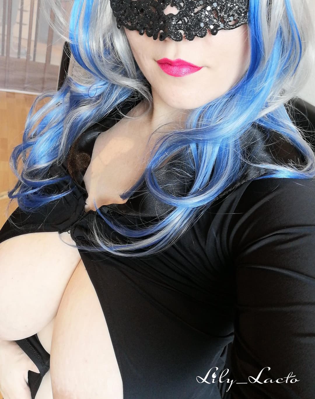 HUGE lactating tits on beautiful cammer model - Lily_lacto