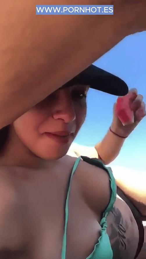 Click to view full size Parejita amateur en live de periscope en la playa nudista ?️