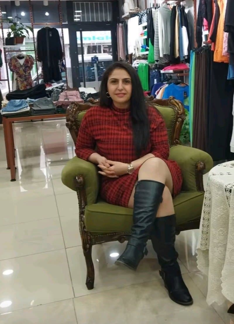 Click to view full size turkish married woman