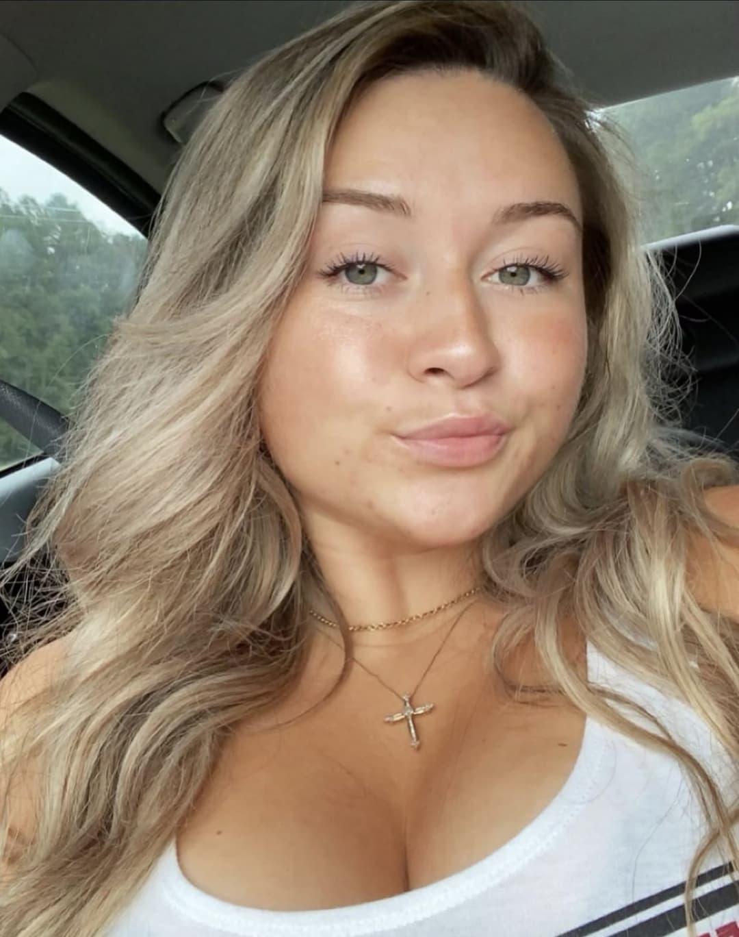 Thick white bop has a face for hot black men to sit on