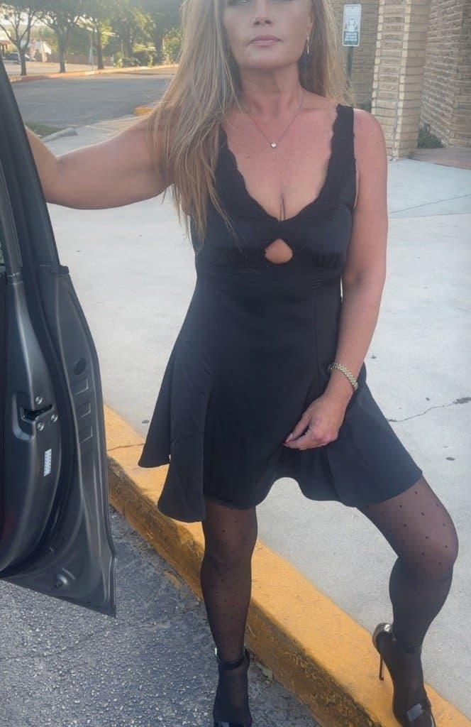 100% real skinny petite mature white mom camel toe fat pussy