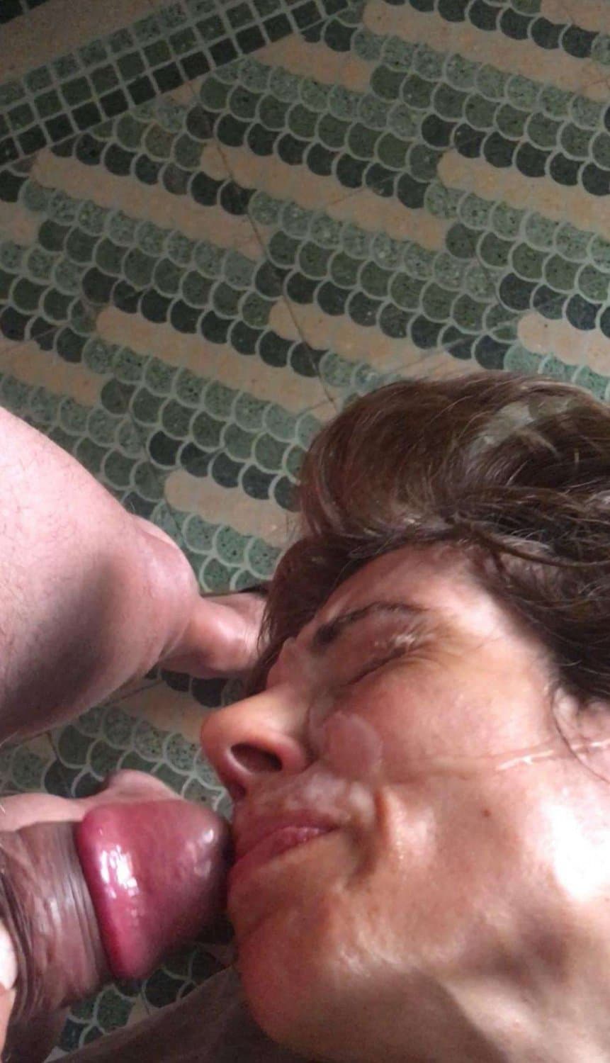 Come tell me if you know this uk surrey slut or tell me what you would do to her kik is uklondon28