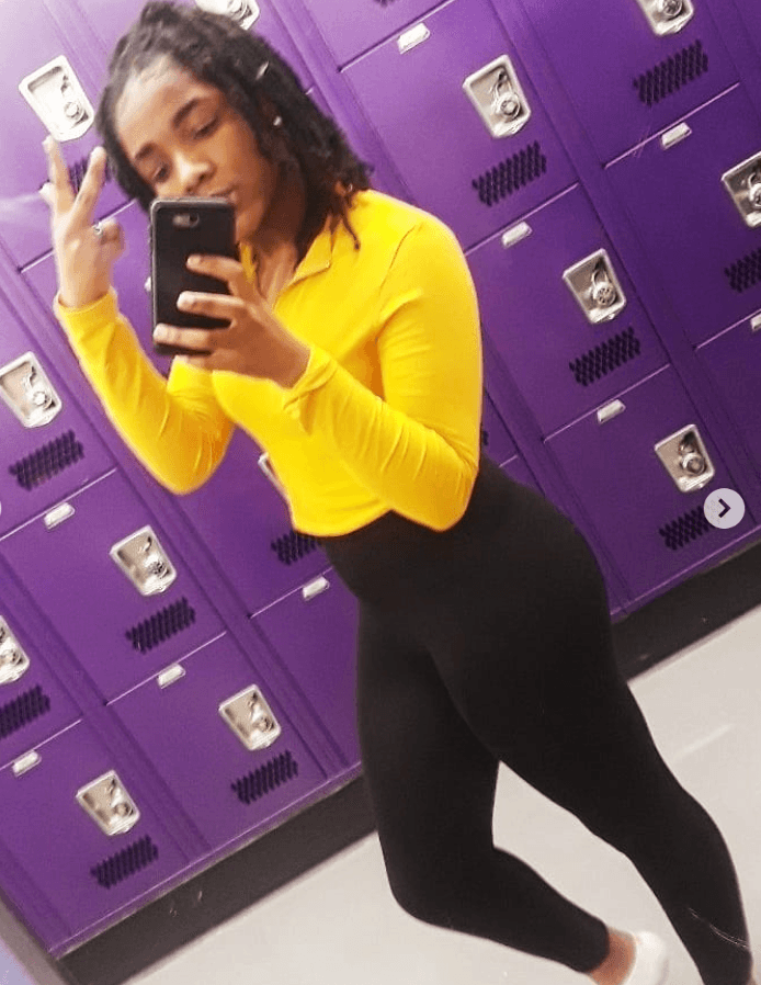 Black fuckmeat Jessiah spreads herself in public