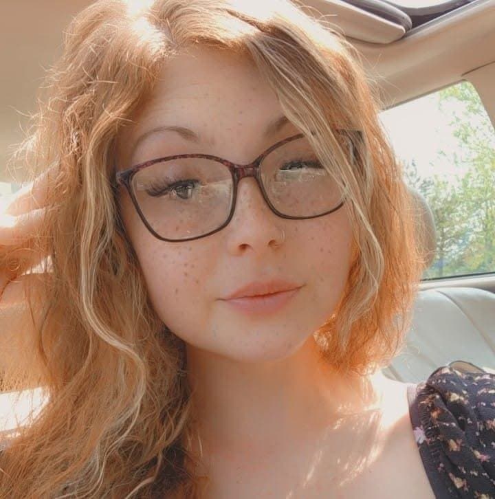 Ignorant slut with huge tits invited me over to smoke a blunt and fuck