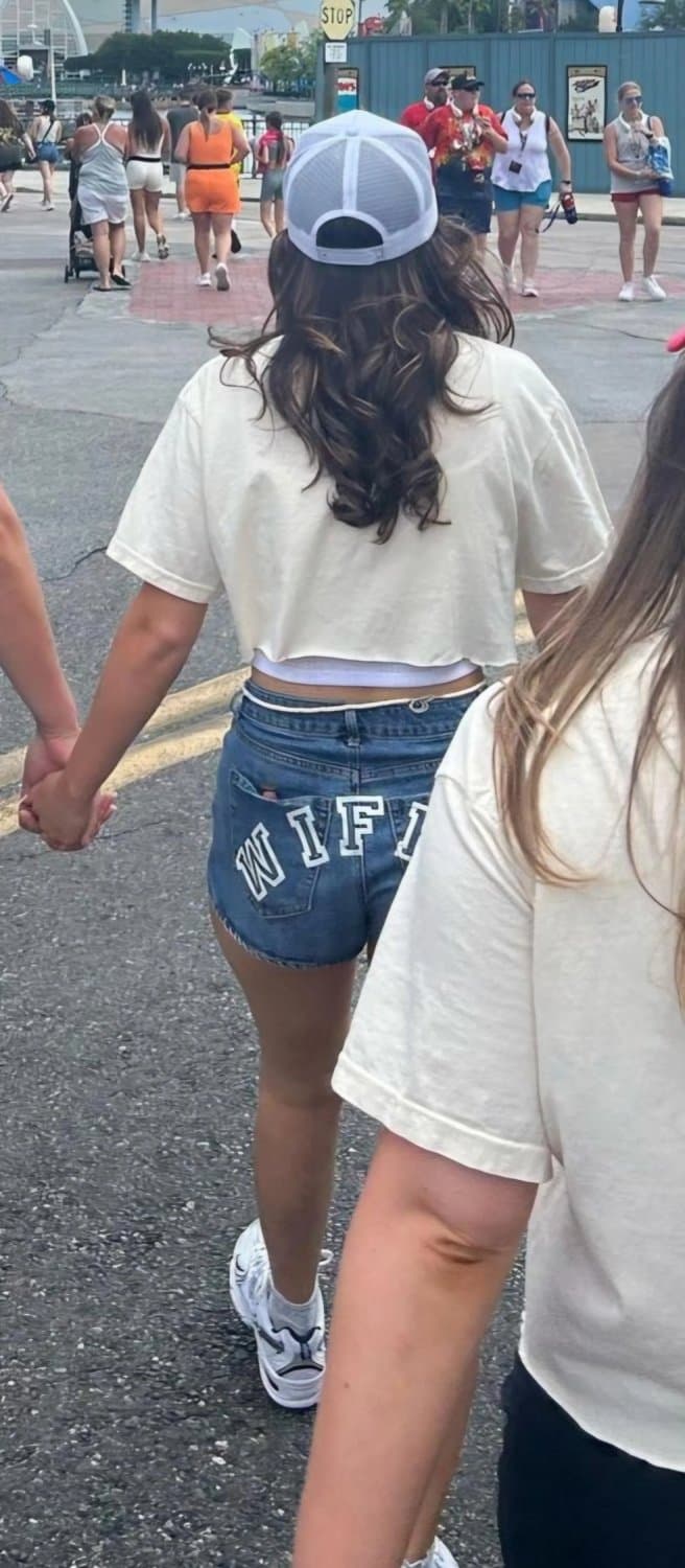 Gozei muito nesse cuzão e bucetinha rachada gostoso da millie Bobby brown