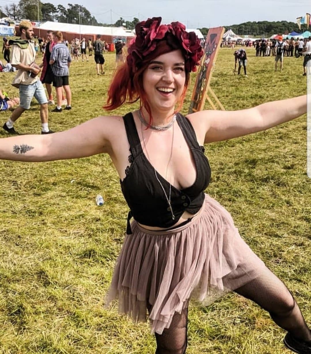 Petite cumslut Lilly helps relax her stressed boyfriend - deepfake