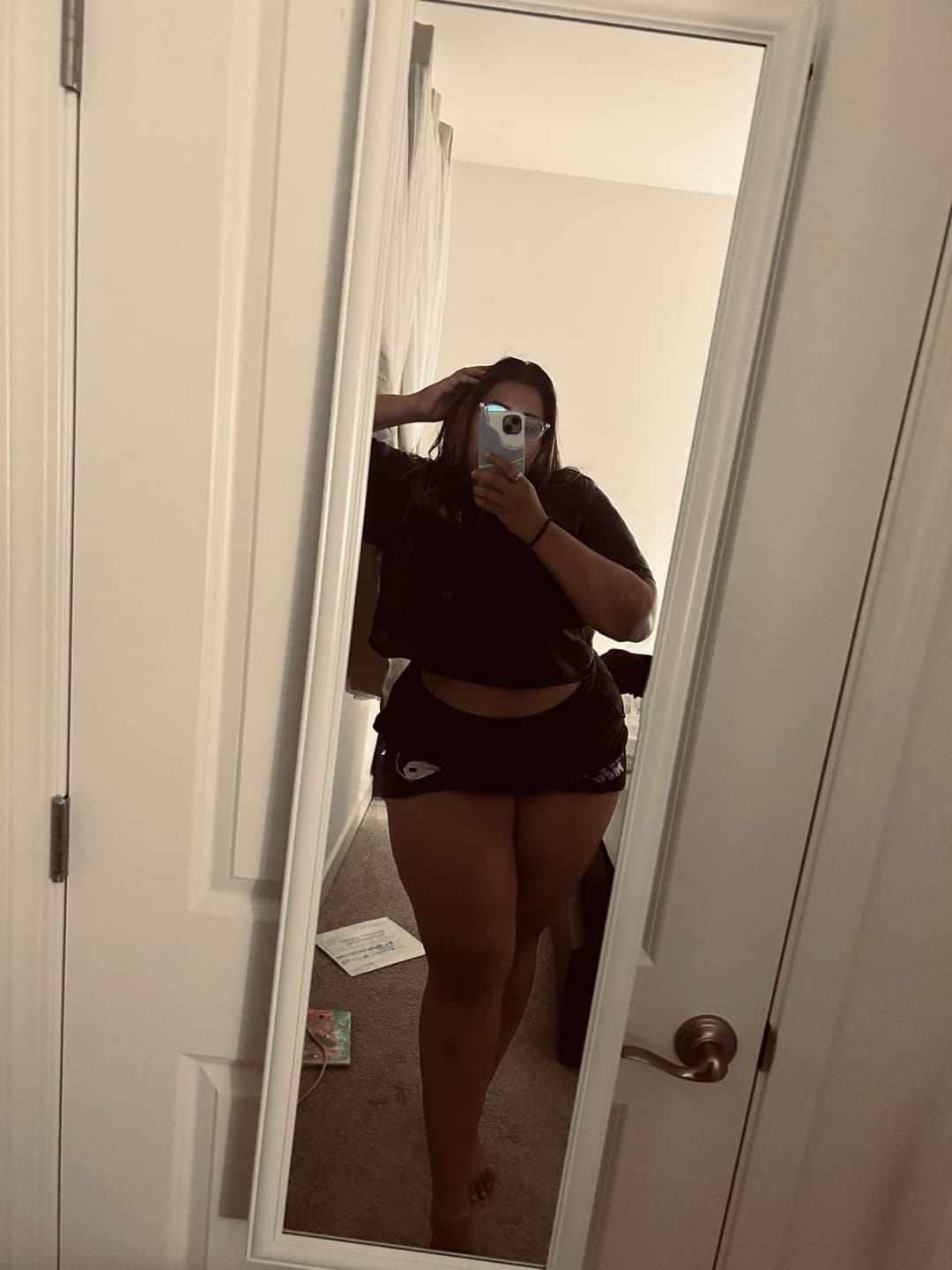 Thick ass islander chick with nice curves and big ass