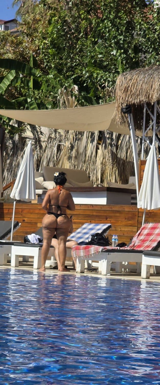 Pool side fat ass slut creepshots