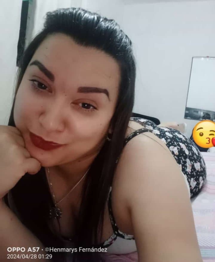 Rica venezolana de buen tubaso en peru , ganas de cogersela con esas nalgasas que se maneja