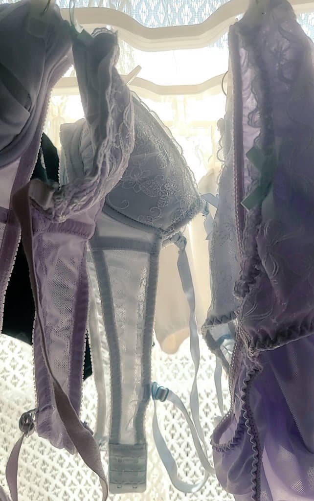 Mom hang her undies haha smell is damn..